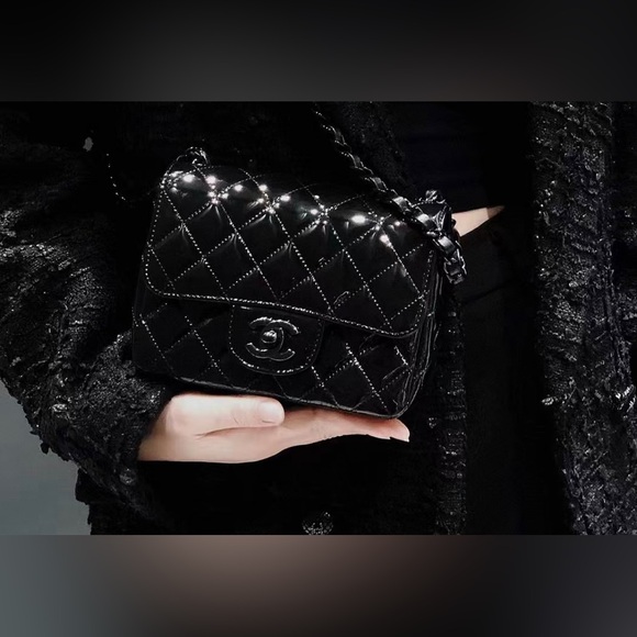 Chanel Mini Square So Black in Patent Leather 21B - Picture 15 of 16